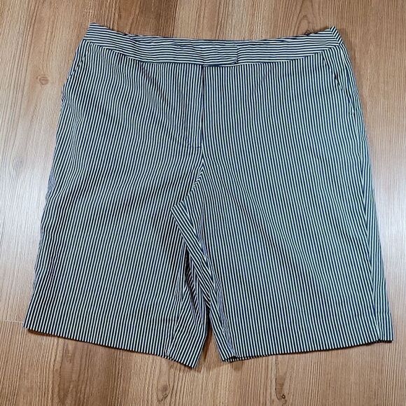 Jones New York Pants - 🔹️Jones New York Blue & White Seersucker Shorts Size 16